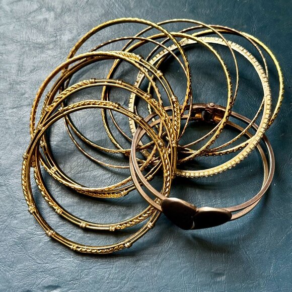 unbranded Jewelry - Set of 9 golden bangle bracelets + one